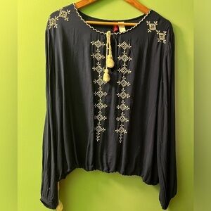 NWOT Boho embroidered blouse